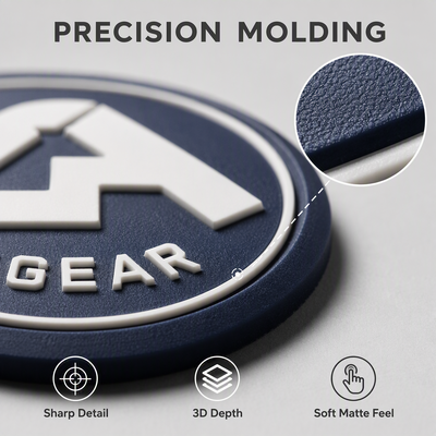 Etiqueta de Transferência de Calor em PVC com Logo Personalizado e Efeito Emboço 3D - Ecológica e Lavável para Branding de Vestuário