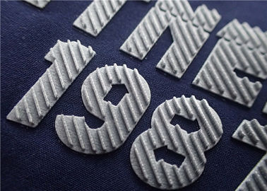 Efeito tridimensional de superfície levantado do logotipo da transferência térmica da prata do flash da sarja