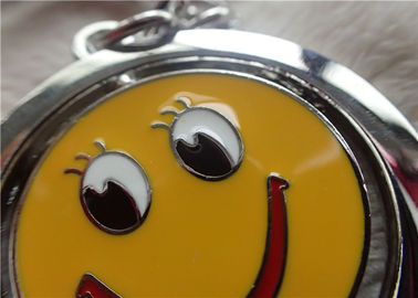 Presentes relativos à promoção personalizados da cor porta-chaves de prata com a cara amarela de sorriso Rotatable