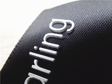 Logotipo 3D branco da placa grossa preta lisa da etiqueta da impressão da tela do silicone da fita