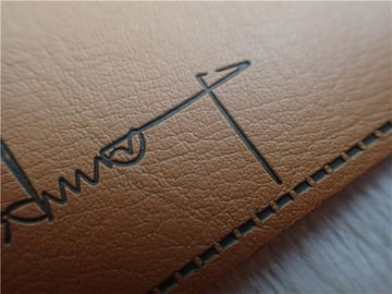 Eco - remendos gravados do logotipo do plutônio couro amigável para a cor de Pantone das calças de brim