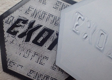 TPU gravou remendos autoadesivos do logotipo para a roupa/sacos/chapéus
