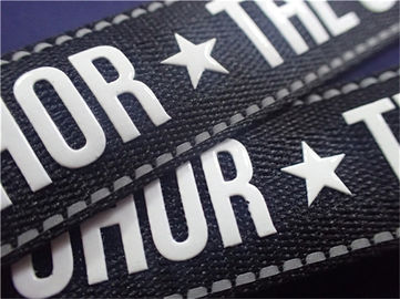 Silicone brilhante etiquetas tecidas personalizadas da roupa, imprimindo Logo On Tape For Cloth