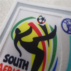 Transferência térmica do campeonato do mundo de FIFA que reune os remendos multi - cor para a decoração do Sportswear