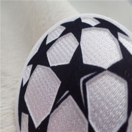 O ferro da forma da bola em remendos decorativos Star em conjunto Tatami que reune a costura do logotipo no vestuário