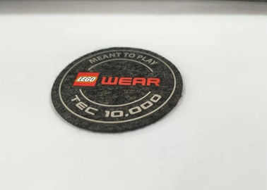 O ferro original do silicone high-density na tela de feltro dos remendos etiqueta a impressão feita sob encomenda do logotipo