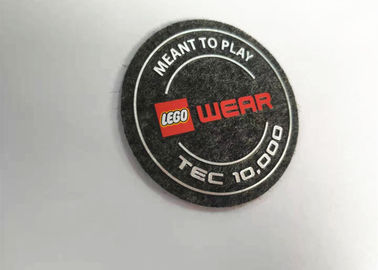 O ferro original do silicone high-density na tela de feltro dos remendos etiqueta a impressão feita sob encomenda do logotipo