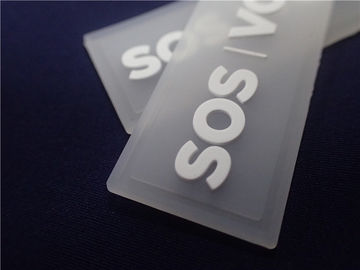 Os remendos de borracha feitos sob encomenda laváveis do logotipo, costuram - no crachá do silicone para o chapéu