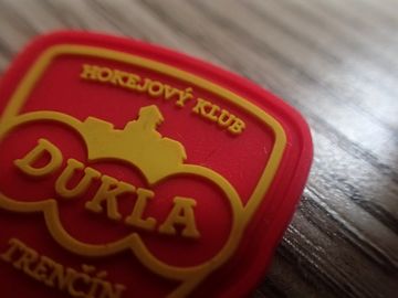 Os remendos de borracha laváveis feitos a mão do logotipo costuram - no estilo não - o tóxico