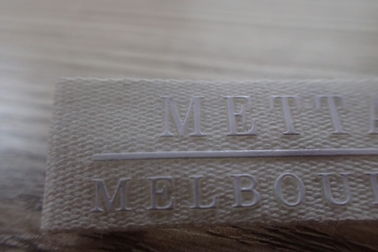 Costume profissional etiquetas tecidas com logotipo do silicone para o vestuário/chapéu