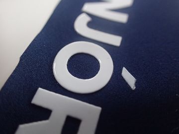 Etiquetas feitas sob encomenda da roupa da transferência térmica do silicone do logotipo para bagagens
