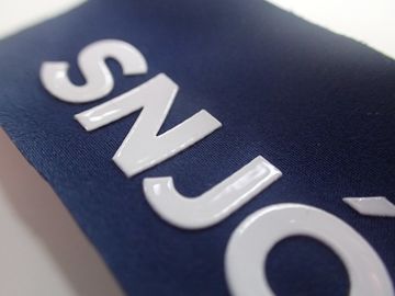 Etiquetas feitas sob encomenda da roupa da transferência térmica do silicone do logotipo para bagagens