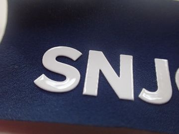 Etiquetas feitas sob encomenda da roupa da transferência térmica do silicone do logotipo para bagagens