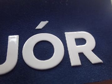 Etiquetas feitas sob encomenda da roupa da transferência térmica do silicone do logotipo para bagagens