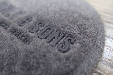 Eco - remendos de borracha feitos sob encomenda amigáveis do logotipo com frequência alta do silicone 3D para a roupa