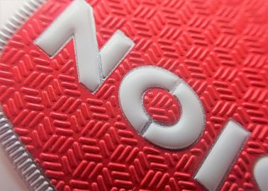 O ferro macio na impressão de tela de seda 3D dos crachás de TPU gravou a transferência térmica do logotipo