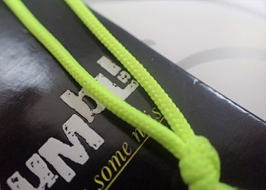 Gravado imprimindo as etiquetas de papel do cair do vestuário do logotipo com a pele da corda - amigável