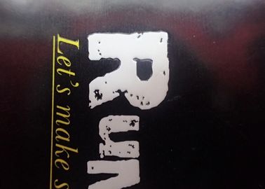 Gravado imprimindo as etiquetas de papel do cair do vestuário do logotipo com a pele da corda - amigável