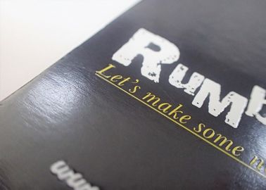 Gravado imprimindo as etiquetas de papel do cair do vestuário do logotipo com a pele da corda - amigável