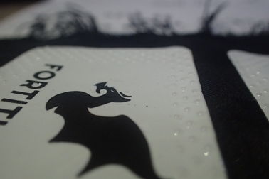 Etiquetas personalizadas da roupa da transferência térmica da forma para a decoração da bagagem