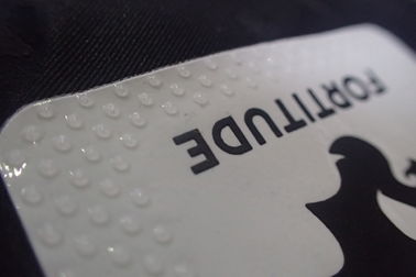 Etiquetas personalizadas da roupa da transferência térmica da forma para a decoração da bagagem