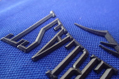 remendos da transferência térmica do logotipo 3D para a cor durável lavável de Pantone da roupa