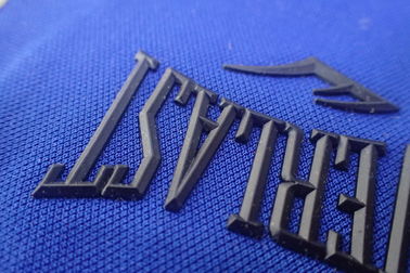 remendos da transferência térmica do logotipo 3D para a cor durável lavável de Pantone da roupa