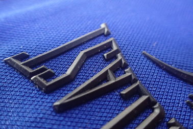 remendos da transferência térmica do logotipo 3D para a cor durável lavável de Pantone da roupa