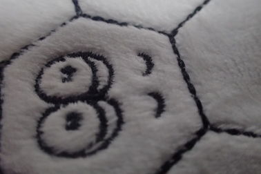 Crachás bordados costume do corte do laser do futebol dos desenhos animados