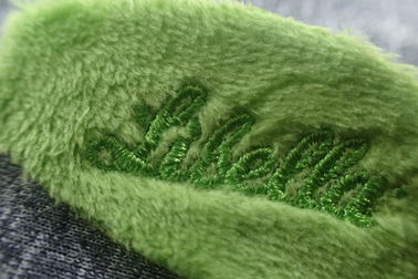 Ferro verde do OEM da tela de veludo em remendos bordados