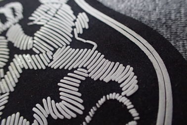 Remendos de borracha espumados do logotipo de Microfiber da roupa