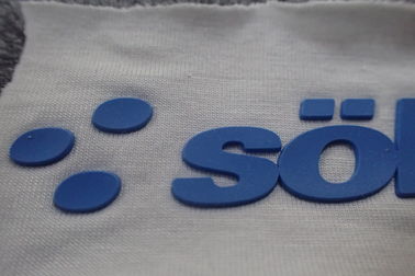 Pressionando etiquetas da roupa da transferência térmica do silicone do molde