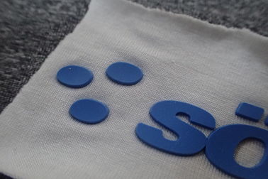 Pressionando etiquetas da roupa da transferência térmica do silicone do molde
