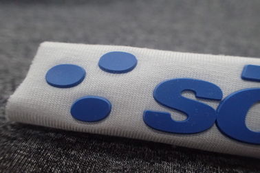 Pressionando etiquetas da roupa da transferência térmica do silicone do molde