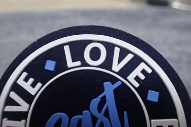 Remendos de borracha do logotipo de Microfiber da roupa da impressão da tela