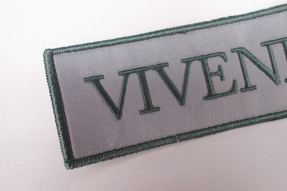 O fabricante Logo Embroidered Badge Applique Flower feito sob encomenda remenda para a roupa