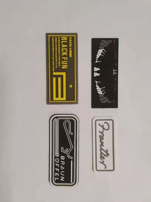 Crachás de borracha do remendo do silicone do projeto 3D Logo Patches Custom Embossed Motif para costurar a roupa