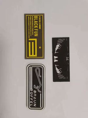Crachás de borracha do remendo do silicone do projeto 3D Logo Patches Custom Embossed Motif para costurar a roupa
