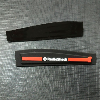 Projete a roupa etiqueta o vestuário da camisa 3D Logo Plastic Silicone Badge For de T