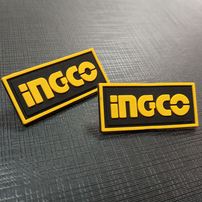 O Pvc da roupa 3D do OEM remenda o logotipo feito sob encomenda de suspensão da etiqueta do vestuário das etiquetas da camiseta