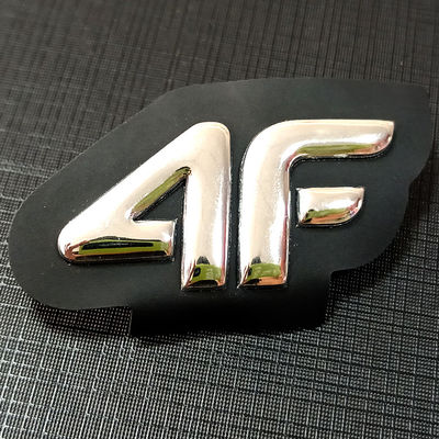 A cópia de solda costura em crachás reflexivos passando gravados de 3D TPU para a roupa