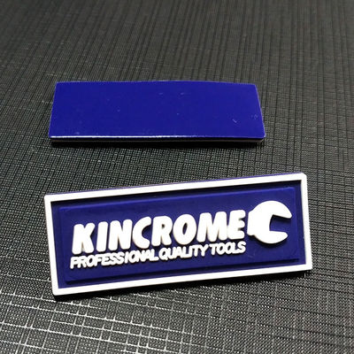 3D gravou as etiquetas macias da roupa do PVC que costuram a camisa Logo Design do vestuário T dos remendos