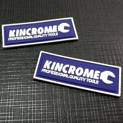 3D gravou as etiquetas macias da roupa do PVC que costuram a camisa Logo Design do vestuário T dos remendos