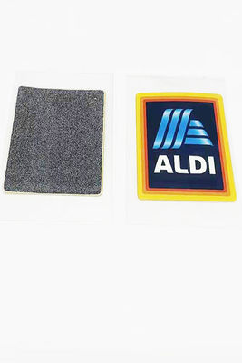 As etiquetas de Tagless das etiquetas do serviço de impressão da transferência térmica da camisa de T projetam o logotipo