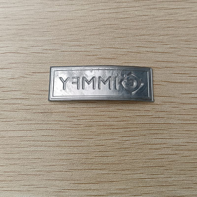 A alta frequência gravou crachás macios de TPU remenda o logotipo translúcido do nome do arco-íris