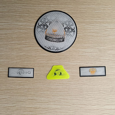 A imprensa alta TPU da frequência 3D etiqueta o vestuário gravado remendo privado para o revestimento