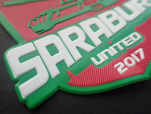 o logotipo TPU dos esportes do futebol 3D gravou remendos para a roupa exterior