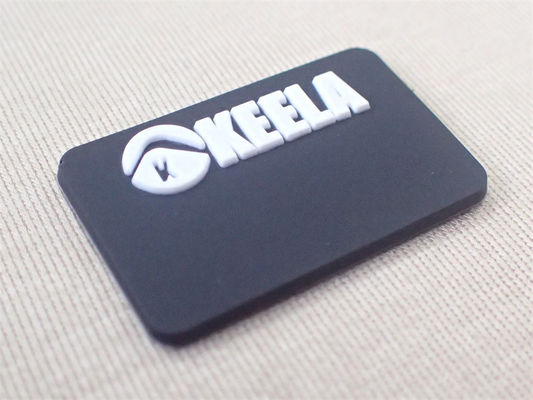 O PVC feito sob encomenda de 3D Logo Rubber remenda a etiqueta do vestuário para a roupa Mirco Injection