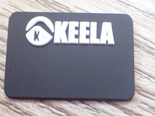 O PVC feito sob encomenda de 3D Logo Rubber remenda a etiqueta do vestuário para a roupa Mirco Injection