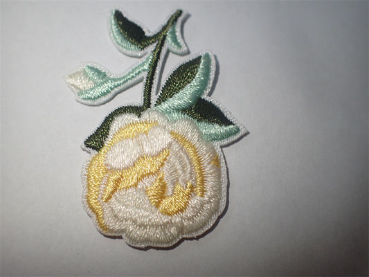 As flores feitas sob encomenda bordadas costuram ou passam no remendo para o Applique da roupa